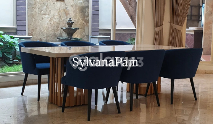 Rumah dengan Kolam Renang dekat HR. Muhammad Dan Pakuwon Mall Rumah dengan Kolam Renang dekat HR. Muhammad Dan Pakuwon Mall