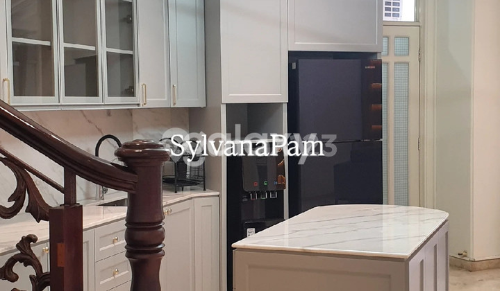 Rumah dengan Kolam Renang dekat HR. Muhammad Dan Pakuwon Mall 2