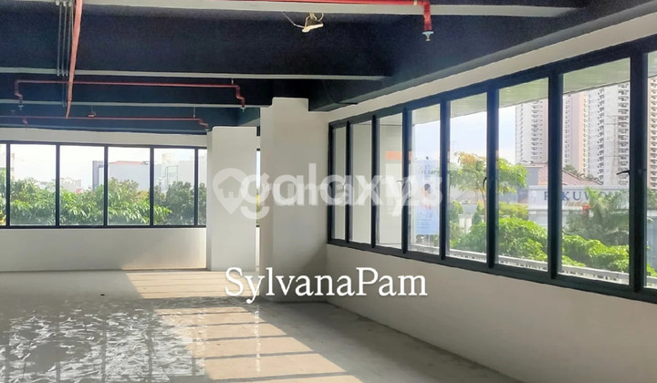 Office Space Facing Pakuwon Mall Near Whizz Hotel