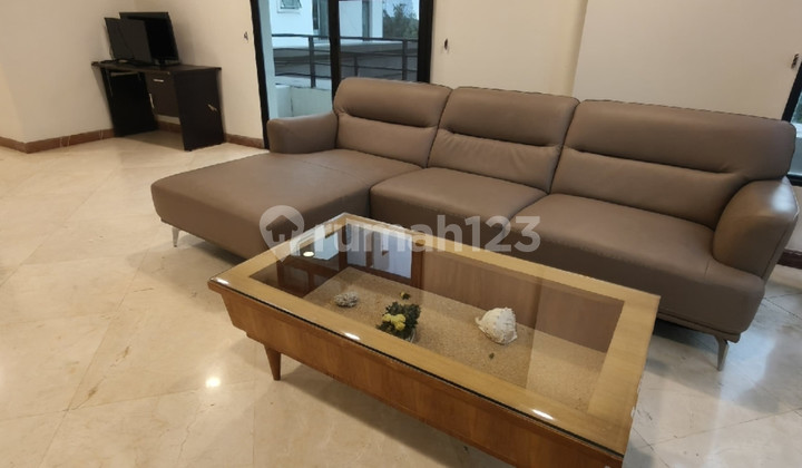 Kondominium Graha Famili Apartment Golf View Dekat Pakuwonmall