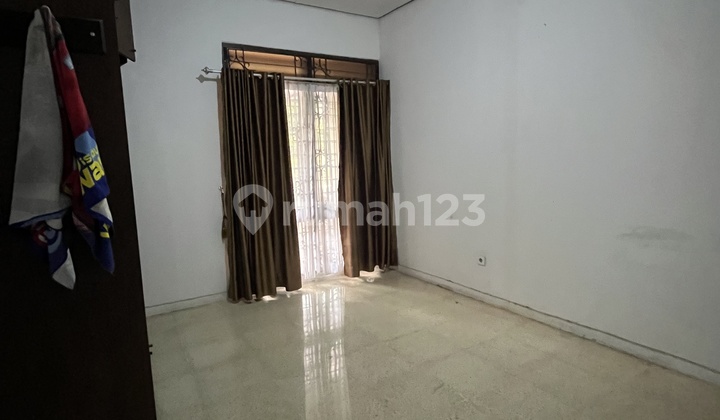 Rumah Tua Dipingir Jalan 2