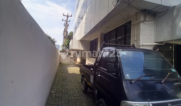 For rent: 5-story building in Mampang, South Jakarta. For rent: 5-story building in Mampang, South Jakarta.