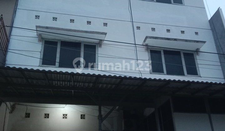 Rumah / Gedung 3 Lantai Di Muara Karang Jakarta Utara