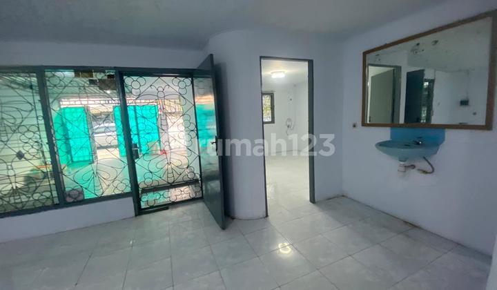 For rent, a house in Muara Karang, North Jakarta.