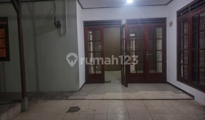 For Rent Ready-to-Occupy House in Duren Tiga, South Jakarta 2