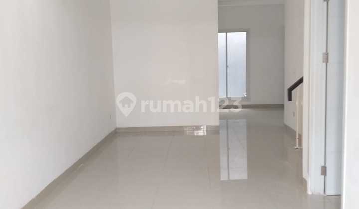 Rumah di Green Lake City, Amerika Latin, Uk. 6X18m, AC, Utara