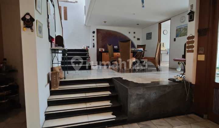 Rumah di Puri Indah Jak-Bar, SHM, Luas 327M2, Barat Daya