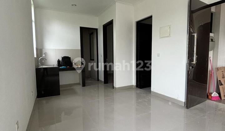Condo House at Green Royal, 3rd Floor, Semi-Furnished.