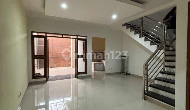 Dijual Rumah 2 Lantai Siap Huni
