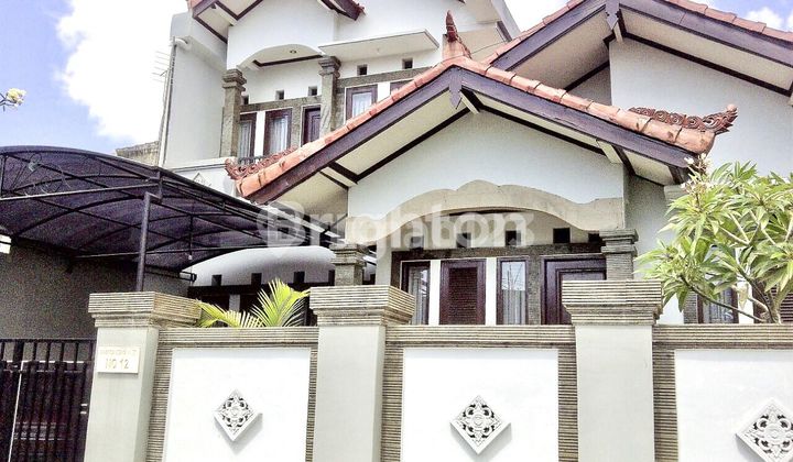 Beautiful 2-Story Fully Furnished House in Strategic Jimbaran Location – Move-In Ready!