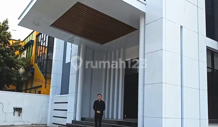 Dijual Gedung Kantor Baru, 7 Lantai di Jakarta Selatan | LT 843m2