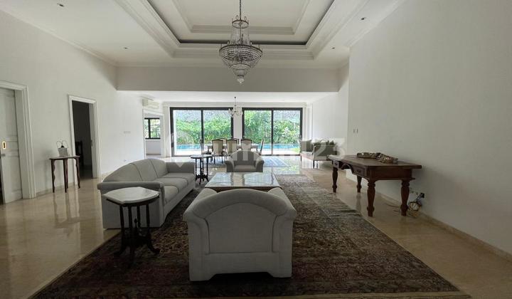 (a) Dijual Rumah Mewah Milik Aktris Indonesia Berdesain Klasik (a) Dijual Rumah Mewah Milik Aktris Indonesia Berdesain Klasik