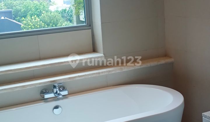Ruang Apartemen Luas Dengan Pemandangan Asta Mall Untuk Disewa Di Residence 8 2