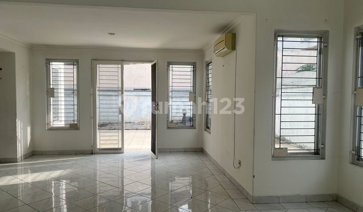For Sale: Taman Menteng Lippo Cikarang Cluster House 2