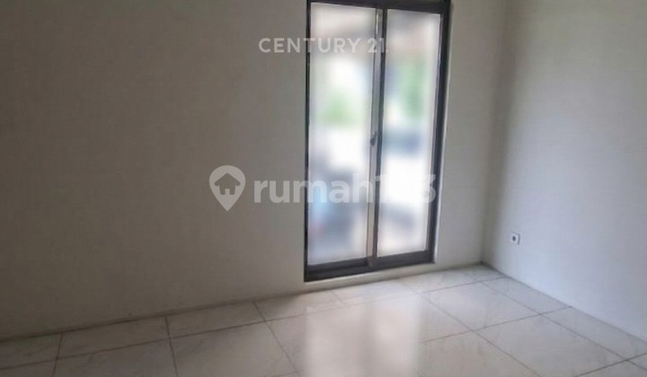 Rumah Hoek Terawat 2 Lantai Siap Huni Kota Baru Parahyangan Kbp