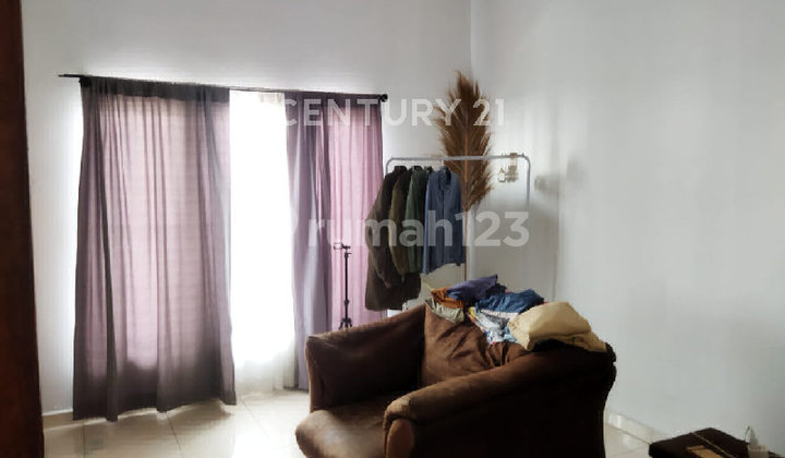 Rumah Tempat Usaha Mainroad Komplek Mekarwangi 1