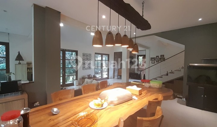 Villa Cantik  Asri Di Villa Triniti Dekat Kampung Daun 2