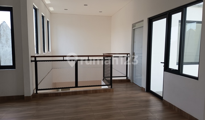 Strategic Shop House on Main Road Sangkurang Bandung 2