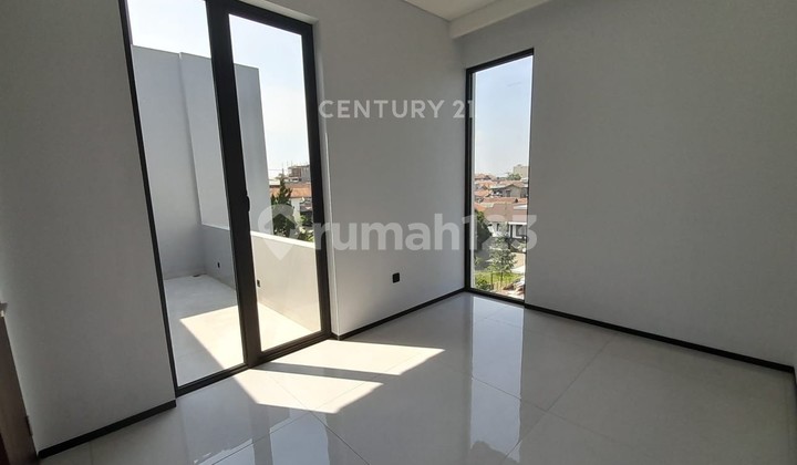 Rumah Baru Asri Di Komplek Setraduta Bandung 2