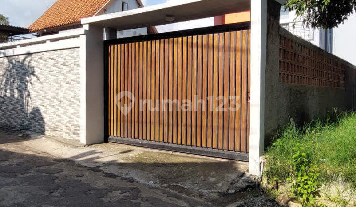 Affordable Villa House with a View in Setiabudi Bandung Affordable Villa House with a View in Setiabudi Bandung