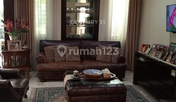 Asri 2-Story House in Tubagus Ismail Bandung 2