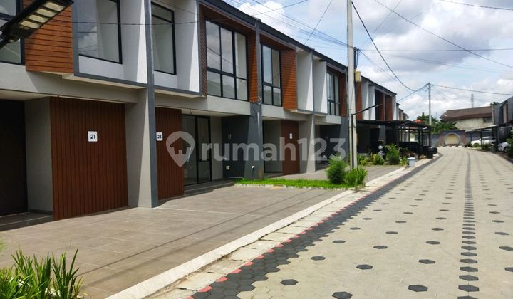 Rumah Modern Minimalis Daerah Caringin Bandung 1