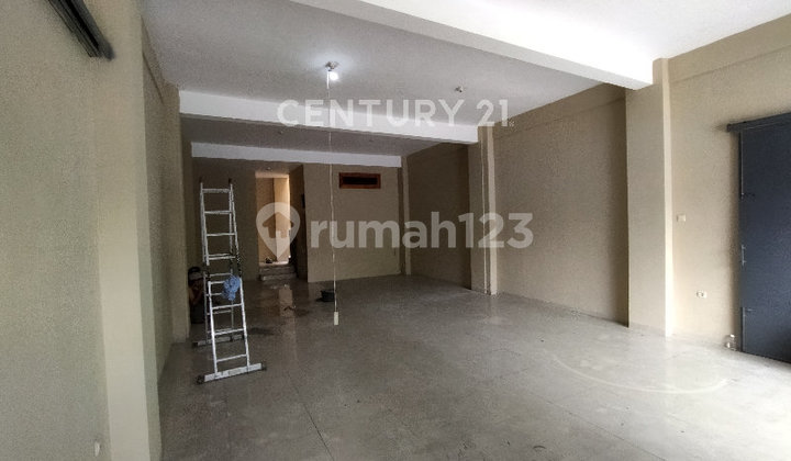 Mekarwangi 2-Story Shop House with Rooms Suitable for Office Use