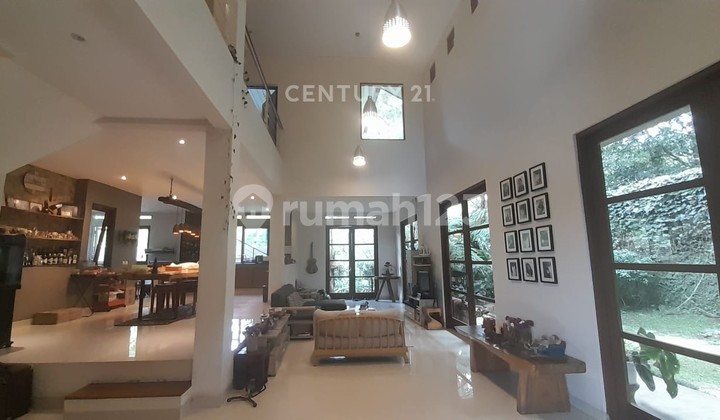 Villa Cantik  Asri Di Villa Triniti Dekat Kampung Daun