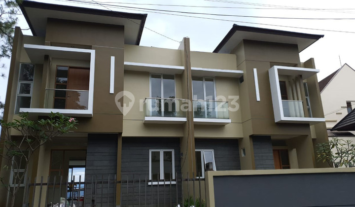 Rumah Minimalis 3 Lantai Ada View di Cipaku Indah
