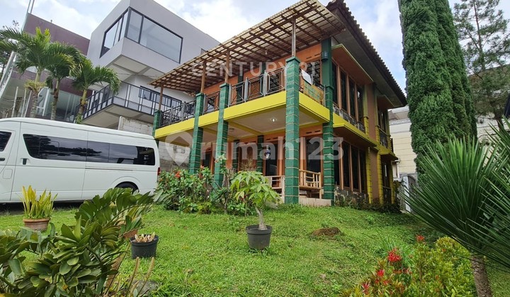 Villa Nyaman 2 Lantai Di Villa Istana Bunga 2