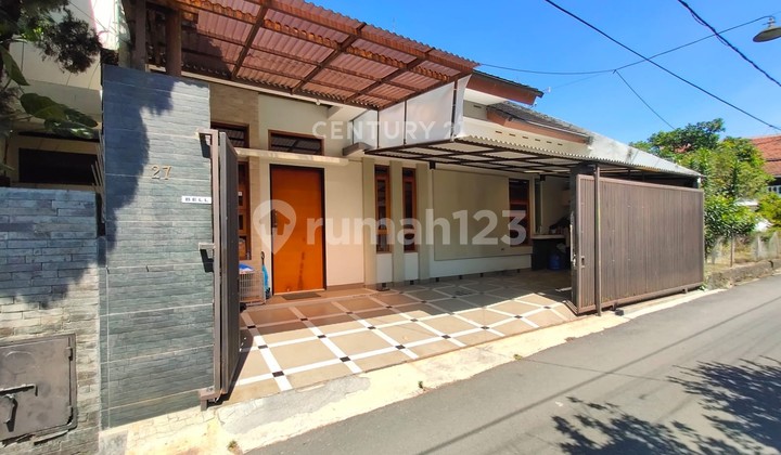 Well-Maintained Serene House in the City Center, Laksana Street Well-Maintained Serene House in the City Center, Laksana Street