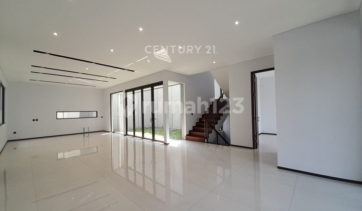 Rumah Baru Asri Di Komplek Setraduta Bandung 1