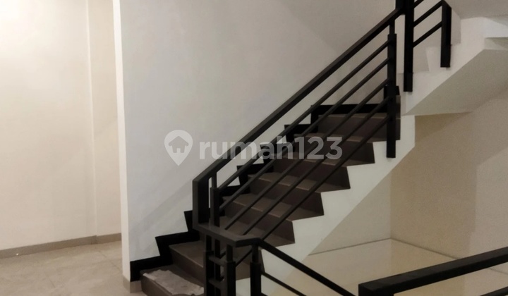 Shop House in Sayap Mekarwangi, Karasak, Moh Toha, 3 Floors 2