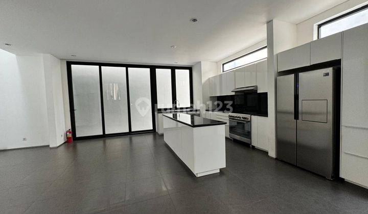 Disewakan Rumah Cluster Mewah Kemang Lb 879m2 +swimming Pool @6000 Jt/thn* 1