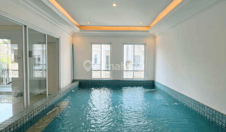 Turun Harga!! Modern Classic Town House Dengan Private Lift Dan Indoor Pool 1