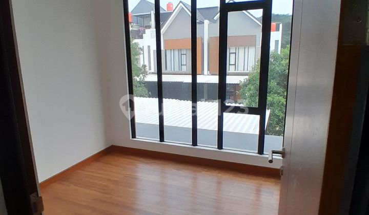 Selling Ready-to-Occupy House in Metland Menteng, Jura Cluster 2