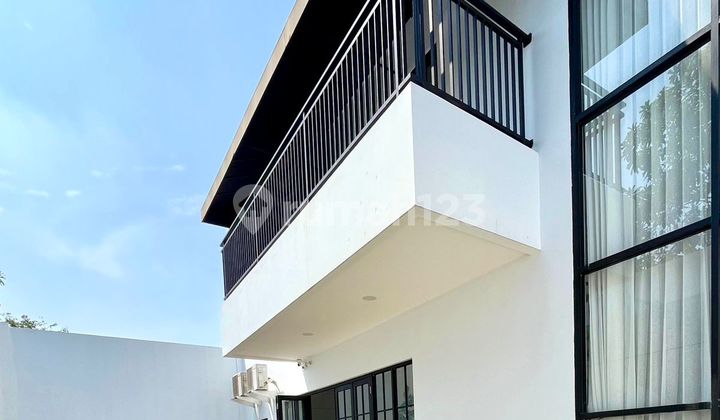 Turun Harga!! Jual Cepat Rumah Lux Modern Eropa 217M2 di Imperial Gading @ 6,8M 2