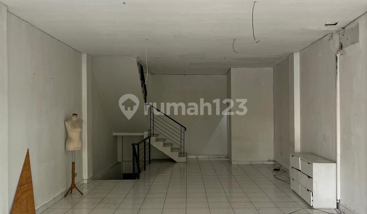 For Sale and Lease Strategic 3.5-Story Shop House on Main Road Alternative Cibubur, Suitable for Business 2