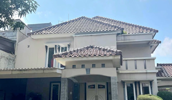 Nice Hook House Inside the Complex in Buaran 2 Floors 2