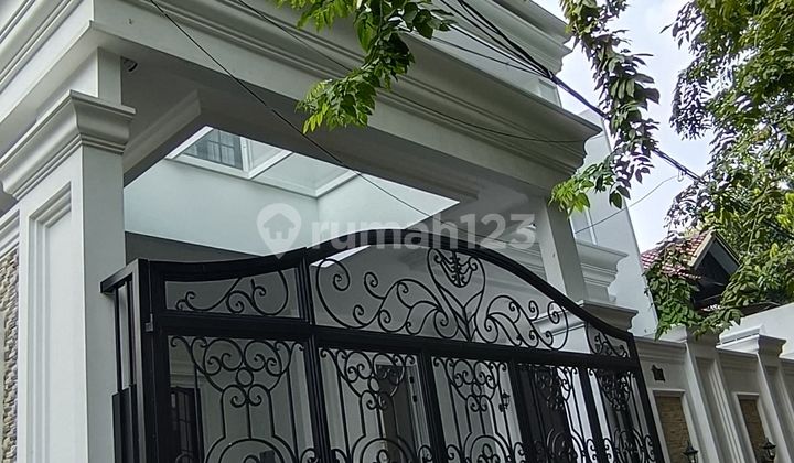 Turun Harga! Rumah American Classic di Sunter Agung Hook