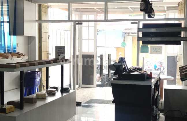 For Sale: Shop House in East Jatinegara, Ready to Occupy, Size 4.5x16 m², Suitable for Business and Residence 2