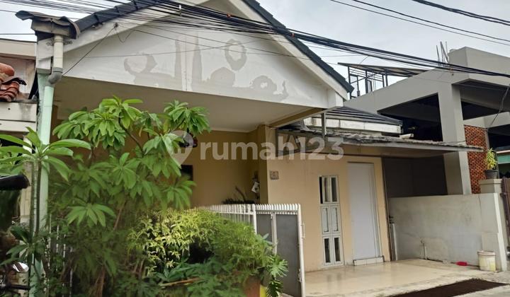 For Sale 9m Wide House in Matraman East Jakarta @ 2.1b 2