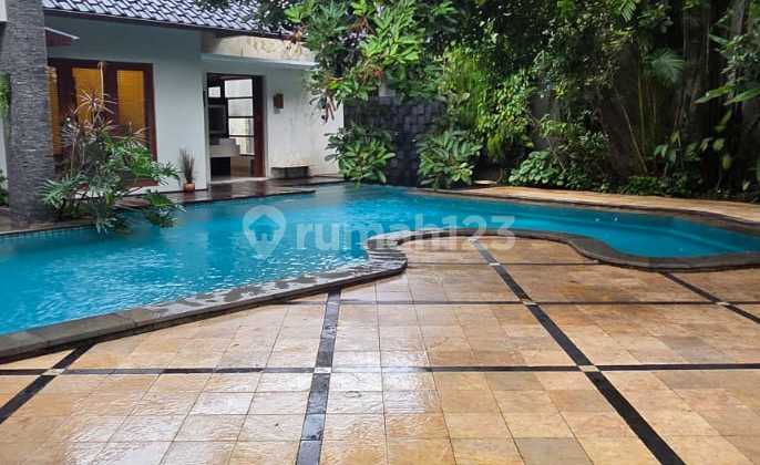 Dijual Rumah Mewah Tropis Siap Huni di Cilandak 2