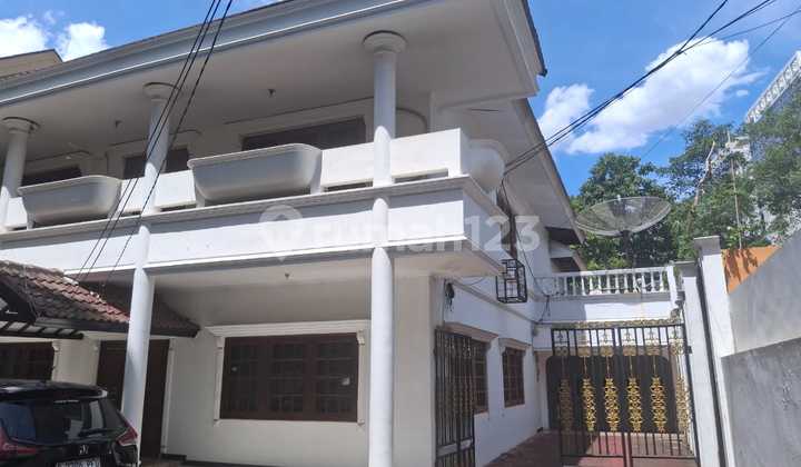 *Disewakan Rumah Luas bisa untuk Kantor / Rumah Diplomat di Cikini - Jak Pus*