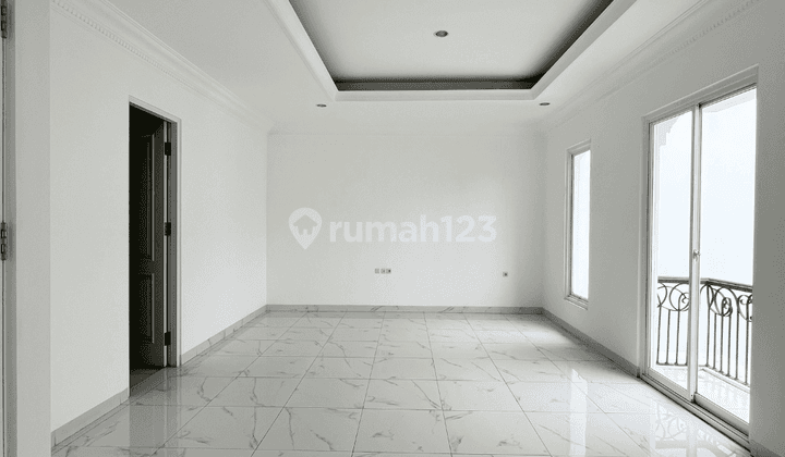 Turun Harga!! Modern Classic Town House Cilandak Dengan Private Lift 1