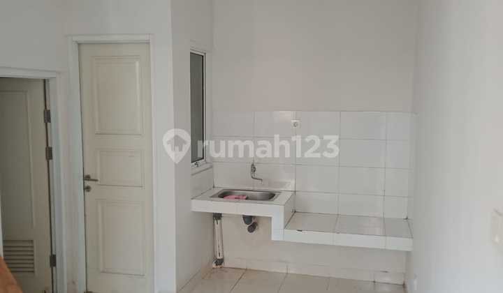 Small House 2; Middle Floor in the City Center. Behind Tarkit School 2