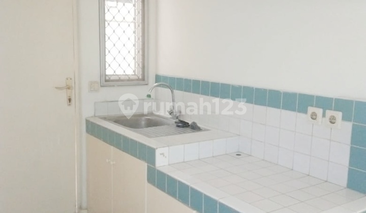 Very Nice House. Quiet Location. 2