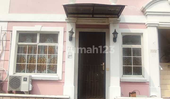 Town House Taman Paris 2Lt Siap Huni Strategis di Lippo Karawaci