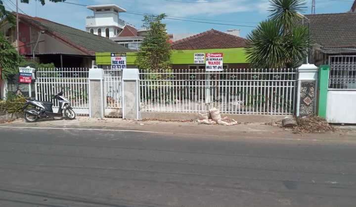 Rumah bisa Unt Kantor dan .Cafe .Di Pusat Kota Pahoman