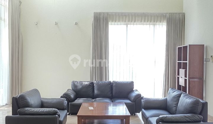 Disewakan Rumah Mewah 3 Lantai Split Furnished Berkualitas Di Pakuwon Indah Rumah 2